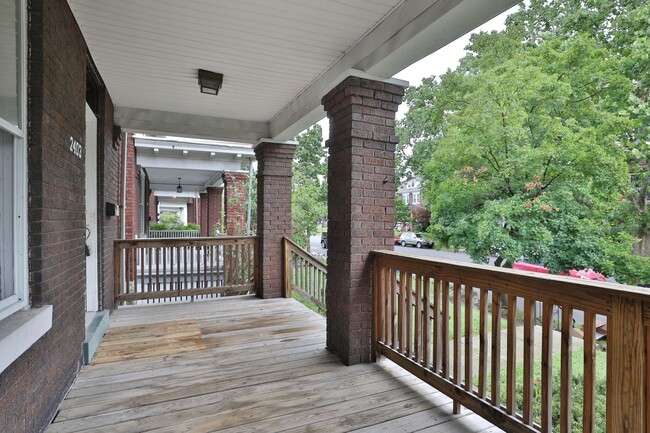 Building Photo - BEAUTIFUL RENOVATED HOME