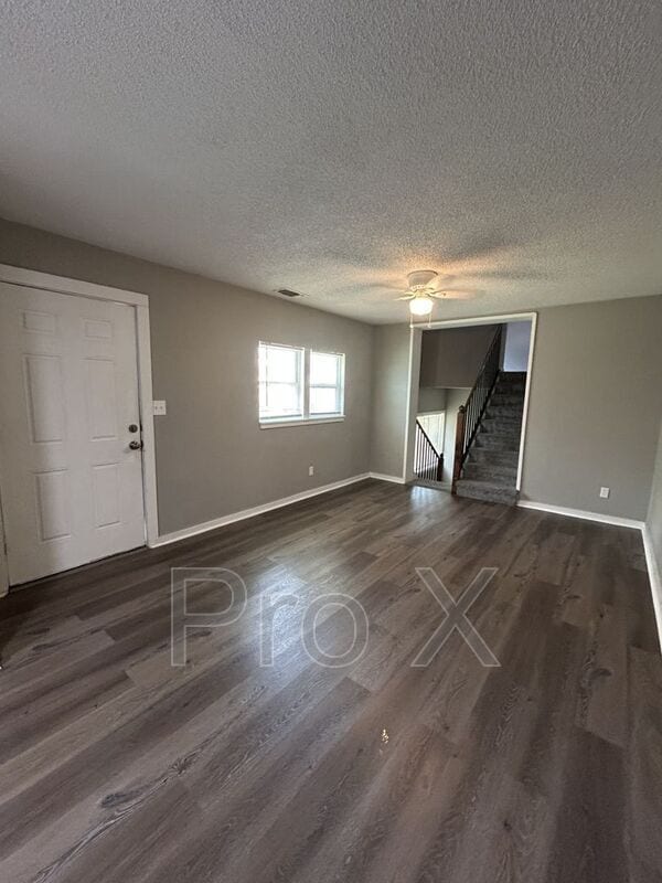 Foto del edificio - 1116 S Elm St