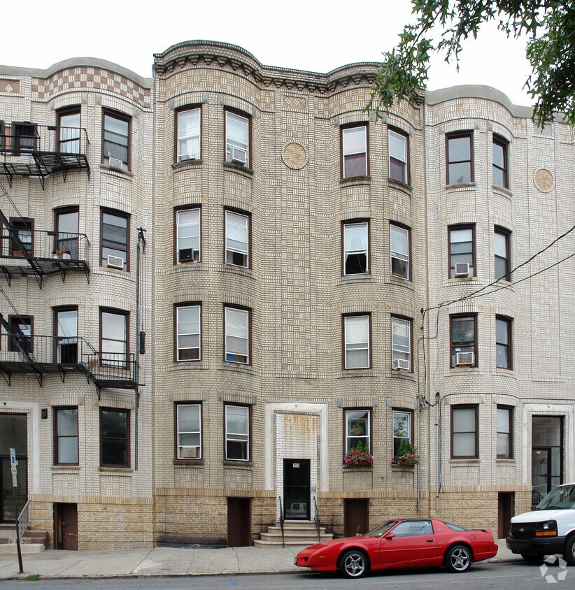 Foto del edificio - 709 Palisade Ave