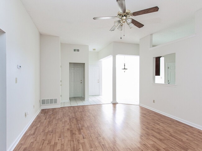 Building Photo - 8291 Cross Point Dr
