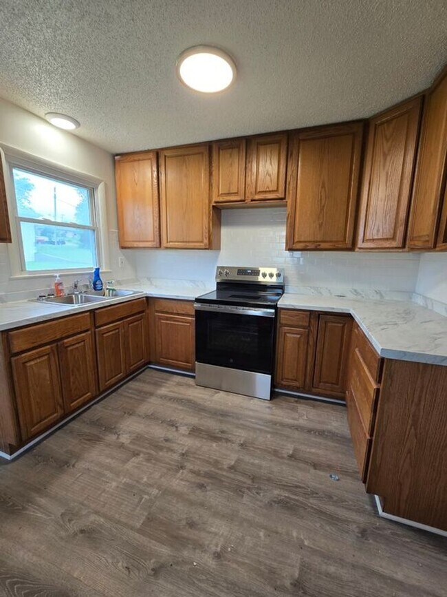 Foto del edificio - 2401-2403-2403 Calico Ln
