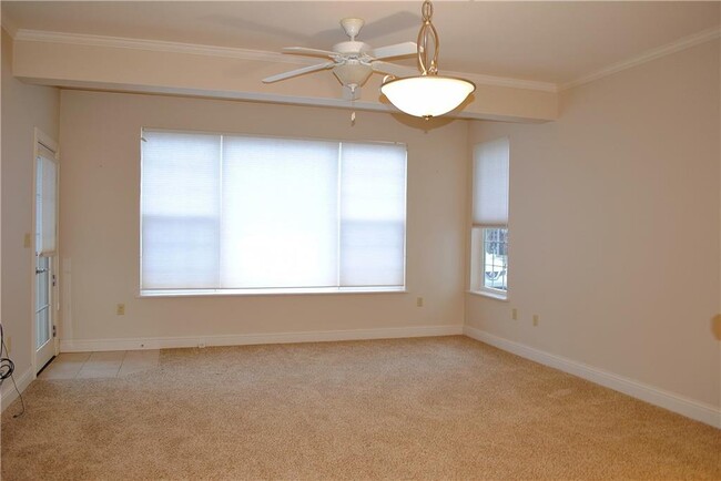 Building Photo - 1 Highlands Crossing Dr