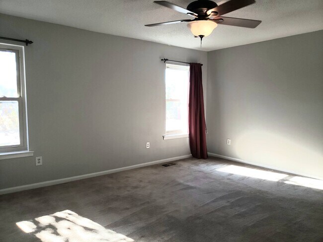 Foto del edificio - Vaughn Rd Convenient!