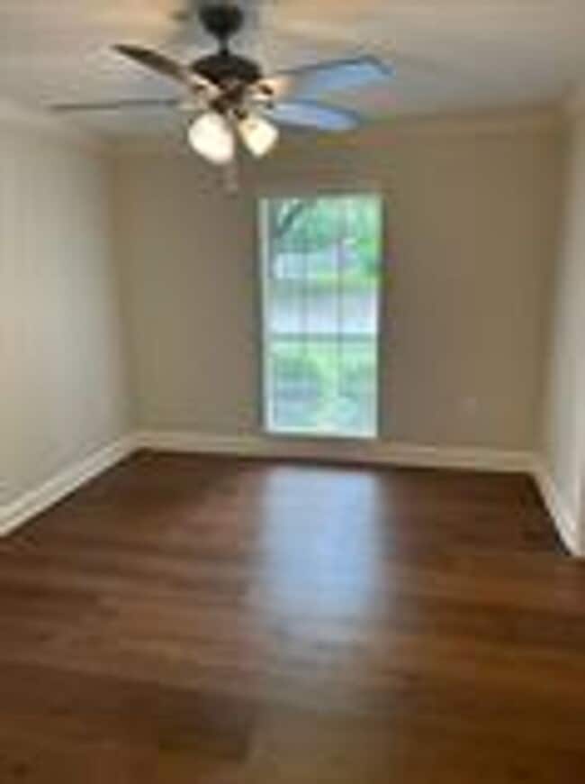 Building Photo - Spacious 3 bed/2 bath rental - Available early June!