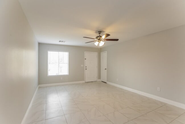 Building Photo - 267 W Darrow St