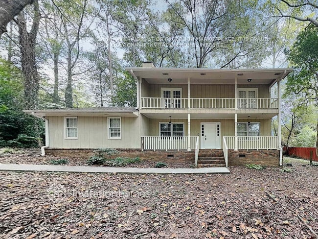 Building Photo - 1569 Briarwood Ln SW