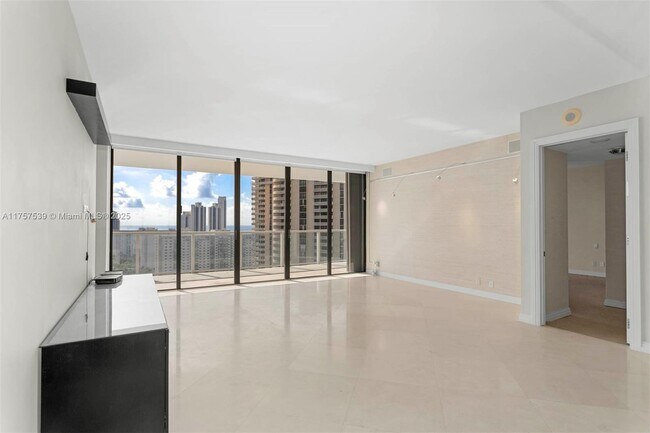 Foto del edificio - 19500 Turnberry Way