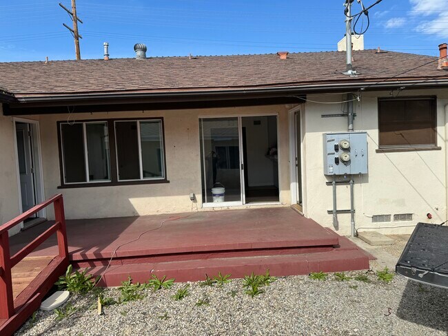 Building Photo - 22222 Vanowen St
