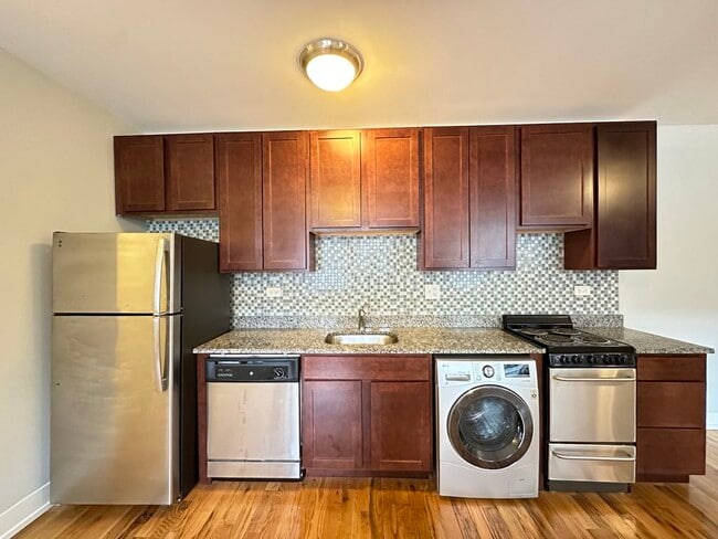 Building Photo - 562 W Arlington Pl