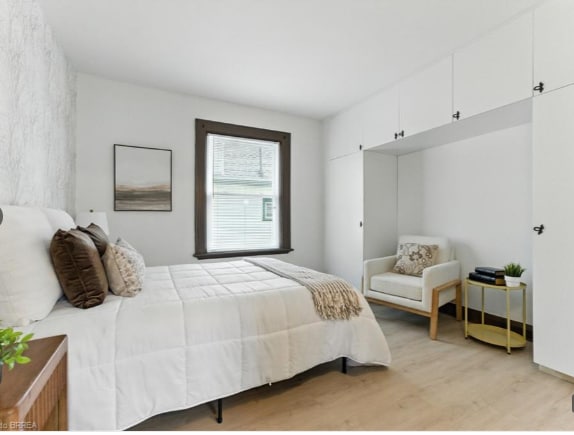 Building Photo - 39 Allenby Av