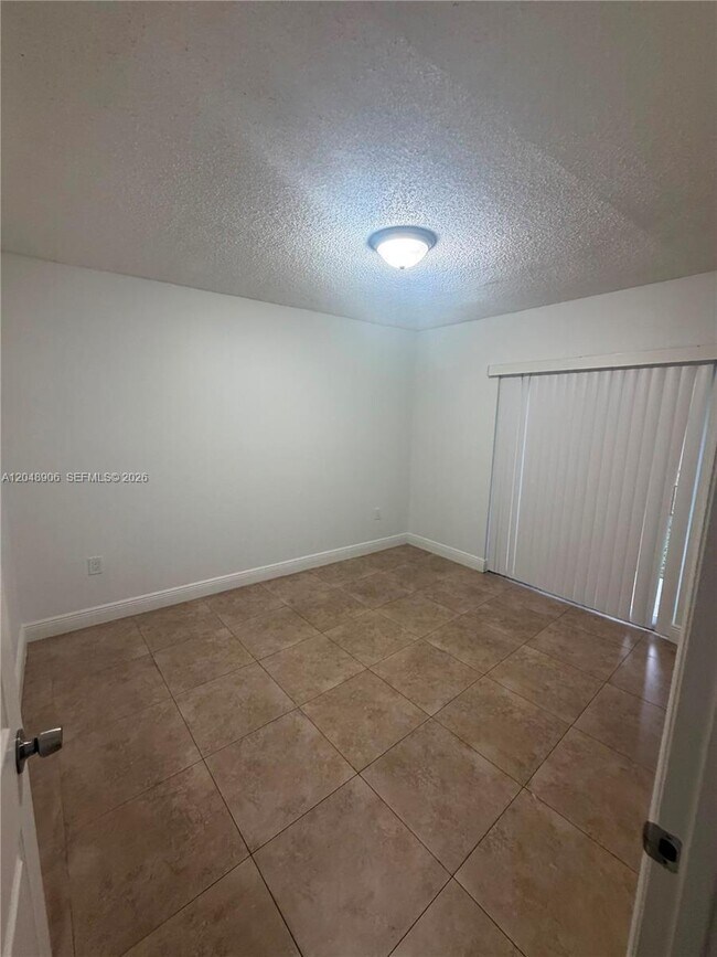 Foto del edificio - 1650 W 44th Pl