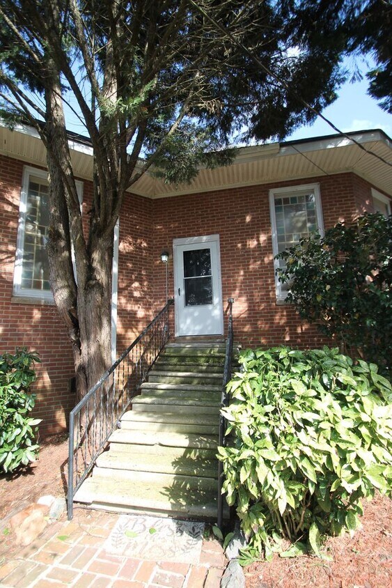Foto del edificio - Exclusively Offered By Muse Realty, LLC