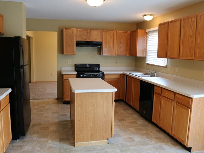 Building Photo - 395 Belfair Drive
