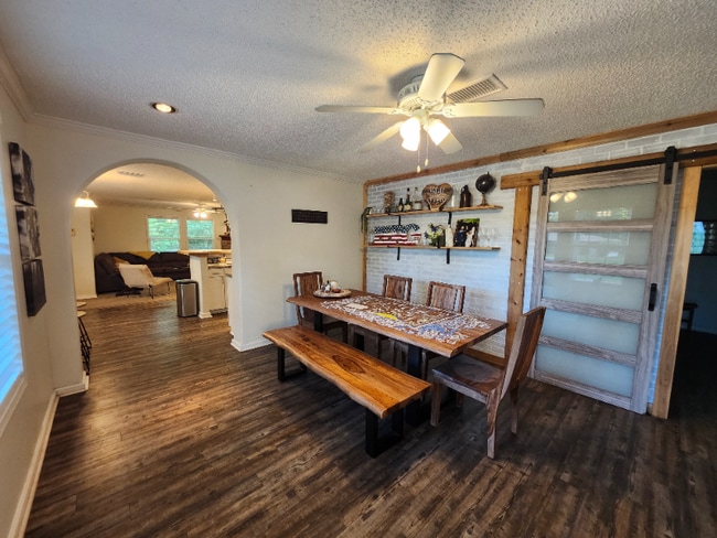 Building Photo - 914 Hibernia Forest Dr