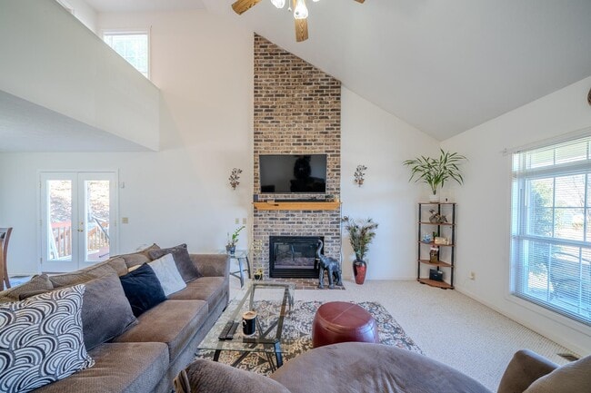 Foto del edificio - 474 Diana Ct