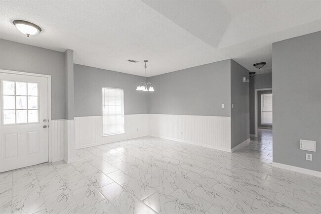 Building Photo - 19106 Lookout Mountain Ln