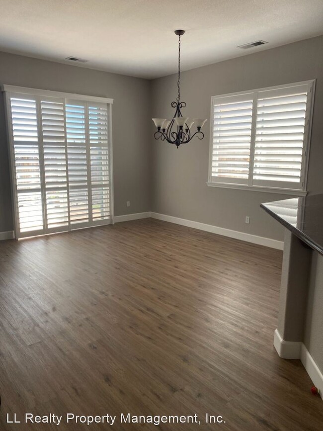Building Photo - 3 br, 2 bath House - 1081 Tee Dr.
