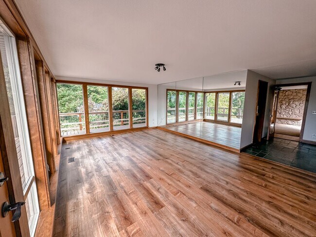Building Photo - Stunning Home with a Courtyard Entrance an...