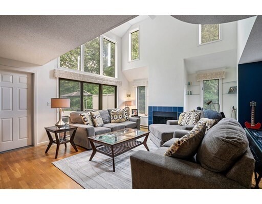 Building Photo - 19 Hillside Dr