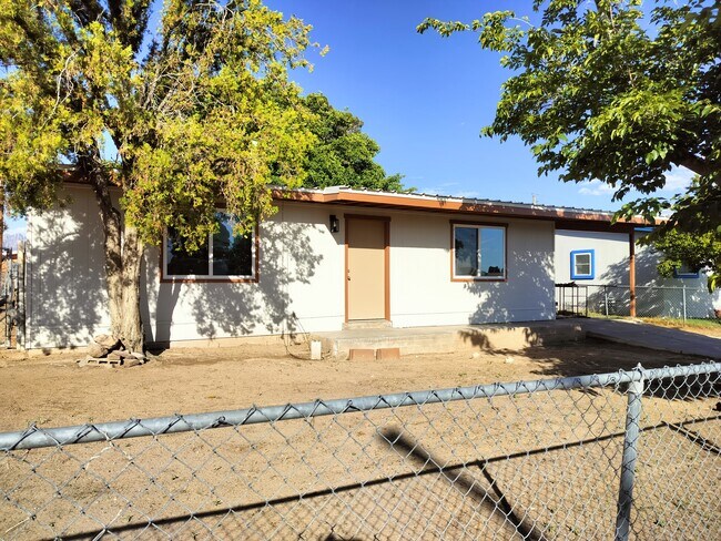 Foto del edificio - 1617 Stull Dr