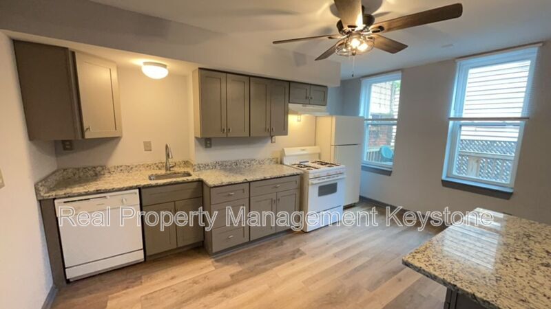 Foto principal - 2422 Jane St
