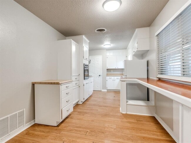 Building Photo - 1617 Avondale Dr