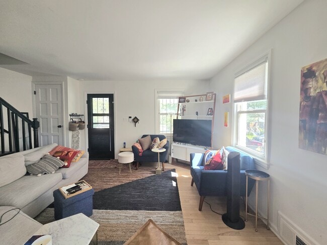 Building Photo - 609 Farragut Pl NE