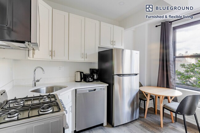 Building Photo - 45 W 81st St