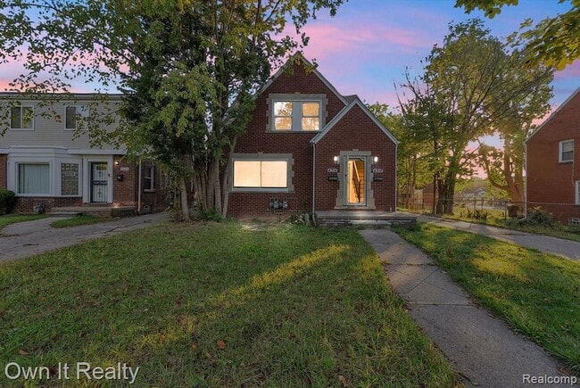 Building Photo - 4316 Lakewood St