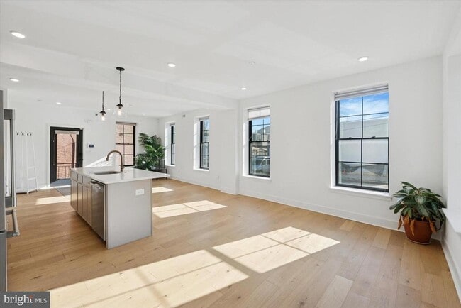 Foto del edificio - 2141 E Hagert St