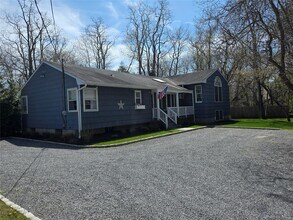 Building Photo - 870 Noyack Rd