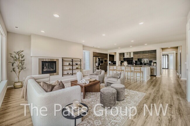 Foto del edificio - Luxury MainVue Maple Valley Home * UPGRADES * Central A/C * Theater Room * Outdoor Fireplace