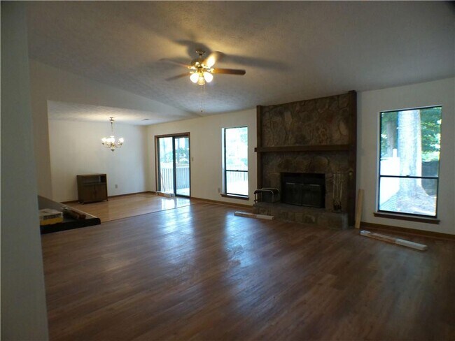 Foto del edificio - 10030 Piney Ridge Walk