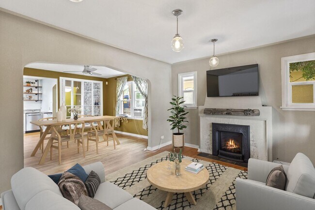 Foto del edificio - Brick bungalow-style Clayton home near Sch...