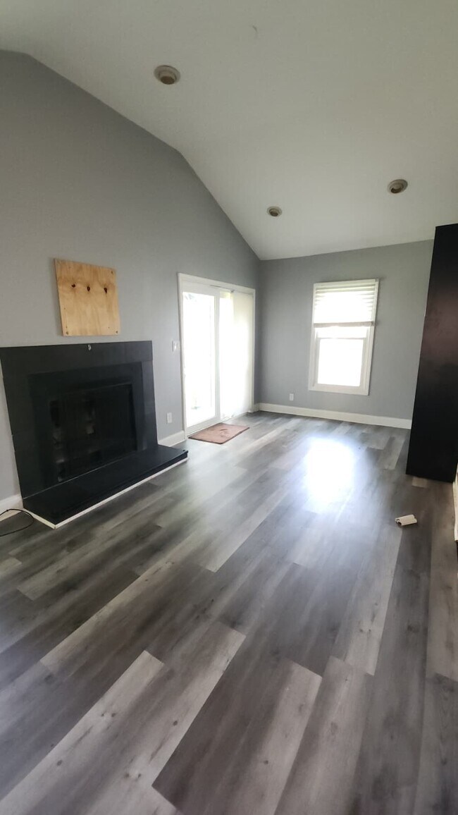 Building Photo - 1109 Ferris Ave