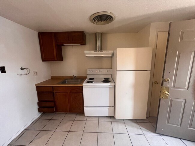 Building Photo - 1 br, 1 bath House - 304-A W Deming (752)