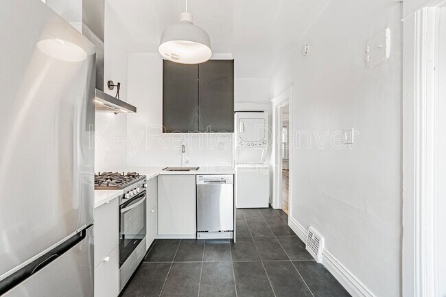 Building Photo - 229 S Logan St