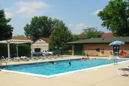 Pool - Pebblewood Court Apartments LLC