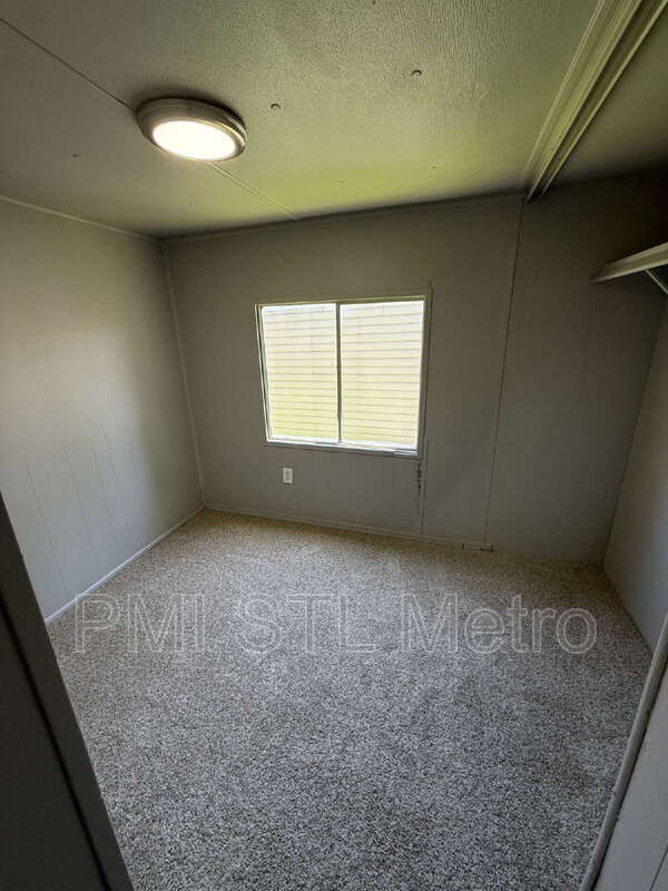 Building Photo - 747 Cunningham Ave