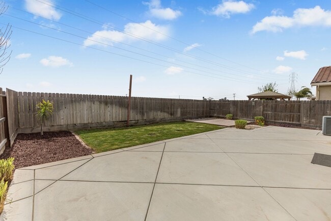Building Photo - Modern 3-Bedroom Home for Rent in North Me...