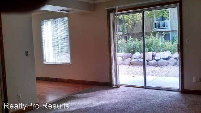 Foto del edificio - 460 E Creekside Cir