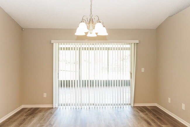 Foto del edificio - 1917 Excalibur Dr