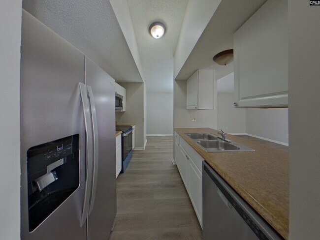 Building Photo - 201 Raintree Dr