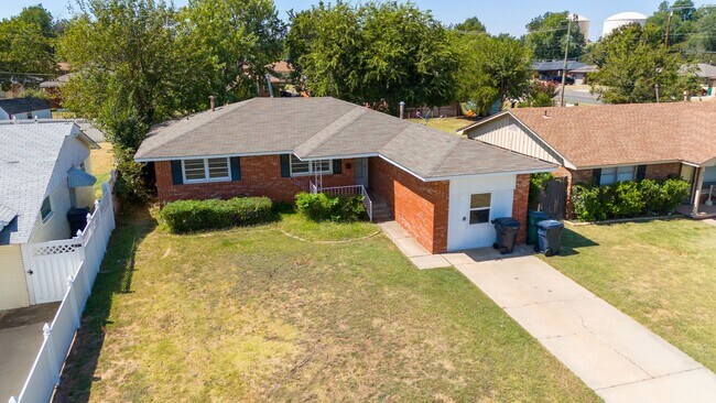 Foto del edificio - Freshly Updated 4-Bedroom Home in a Prime ...