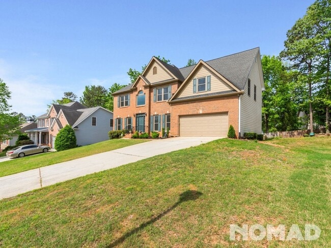 Building Photo - Large 5 Bedroom Fully Renovated Single Fam...