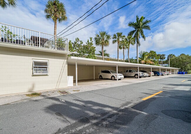Foto del edificio - 677 Royal Palm Blvd
