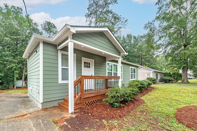 Building Photo - 1695 Dresden Dr