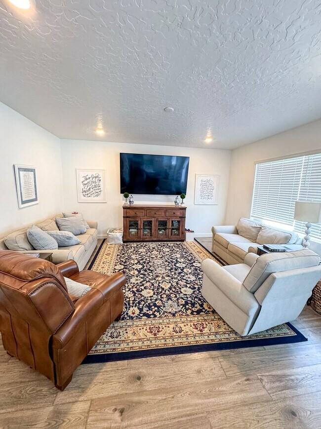 Foto del edificio - Modern 4 Bed / 3 Bath Home in Syracuse | Bonus Room + Fenced Yard + 86” TV Included
