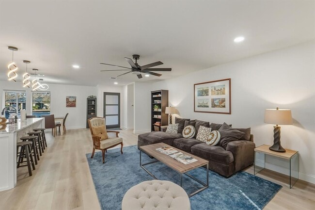 Foto del edificio - 2107 Lewood Cir