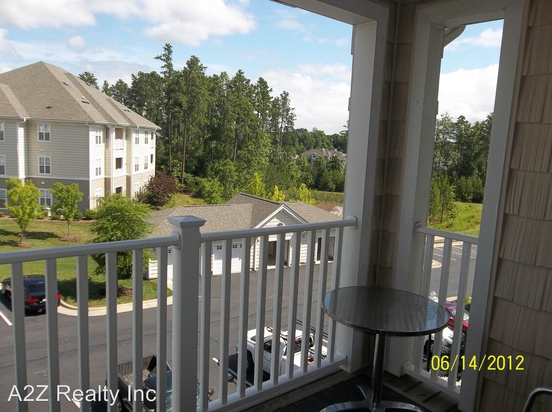 Building Photo - 732 Providence Glen Dr